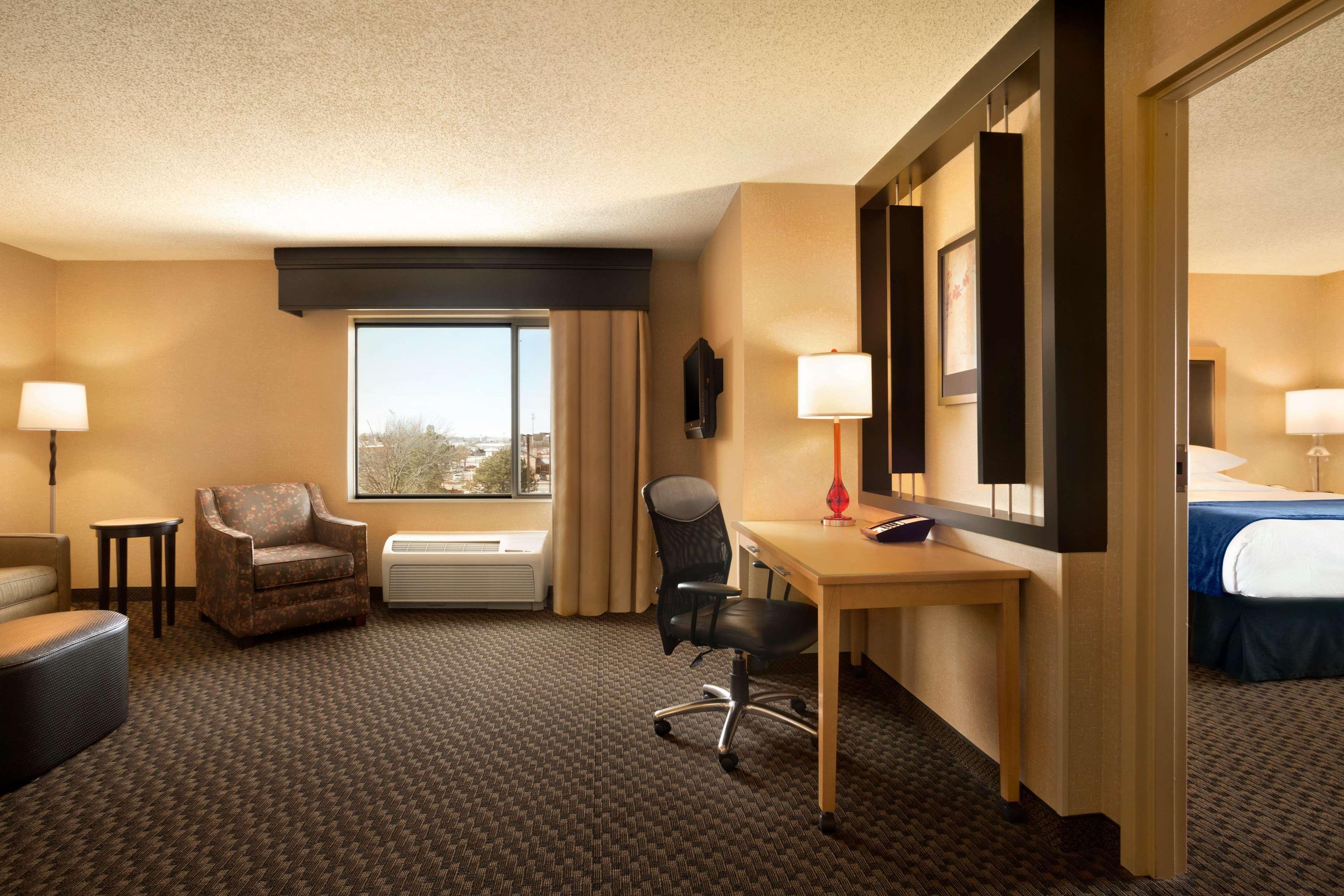 Doubletree By Hilton Airport Hotel