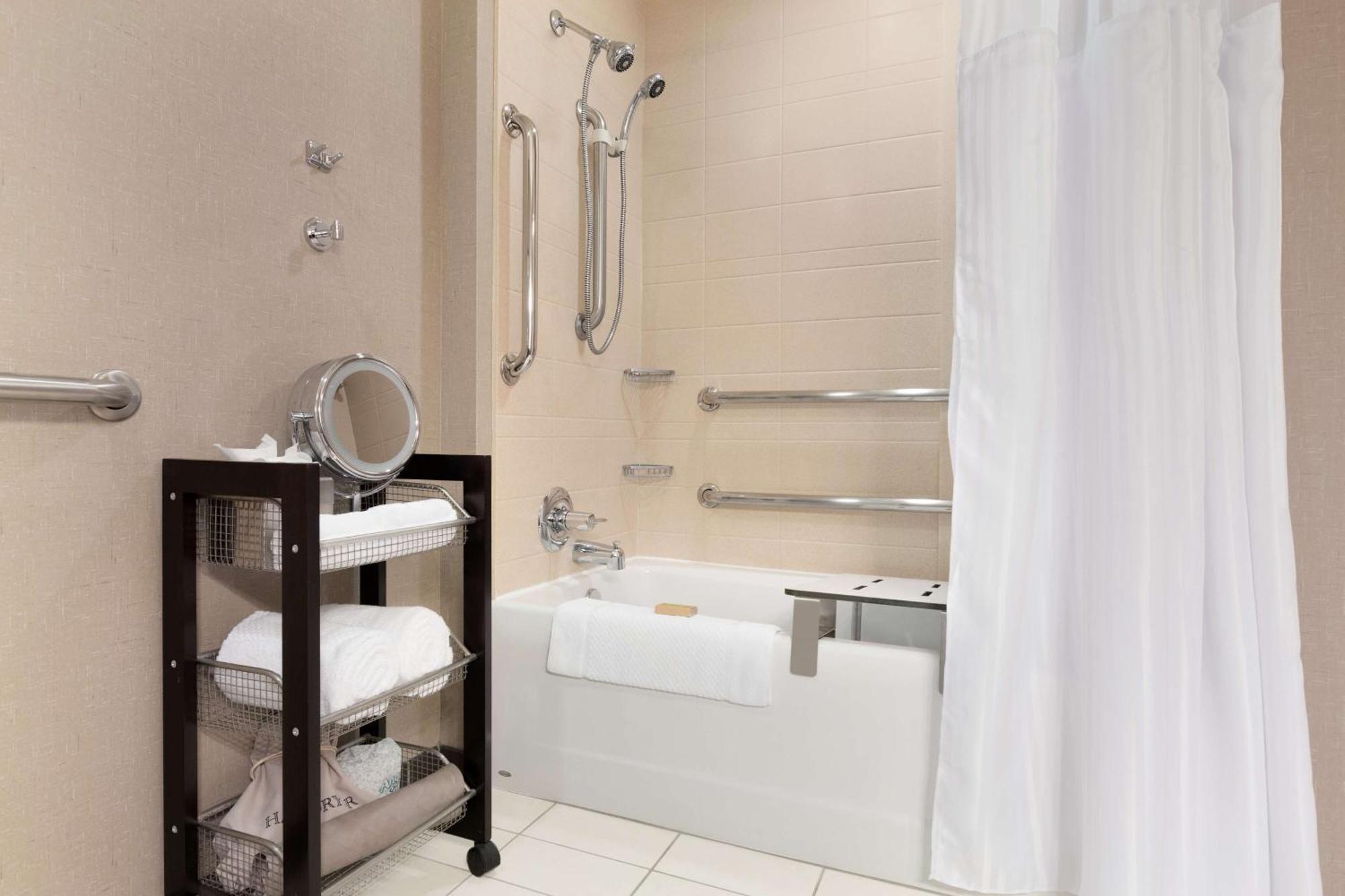 Hotel Doubletree By Hilton Airport 4*