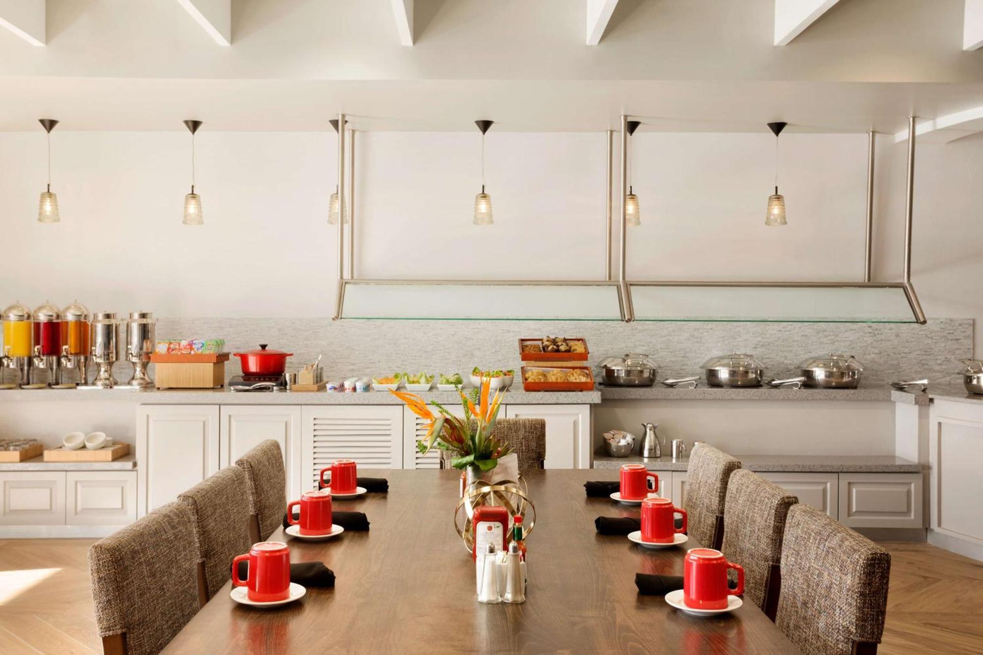 Doubletree By Hilton Airport Hotel