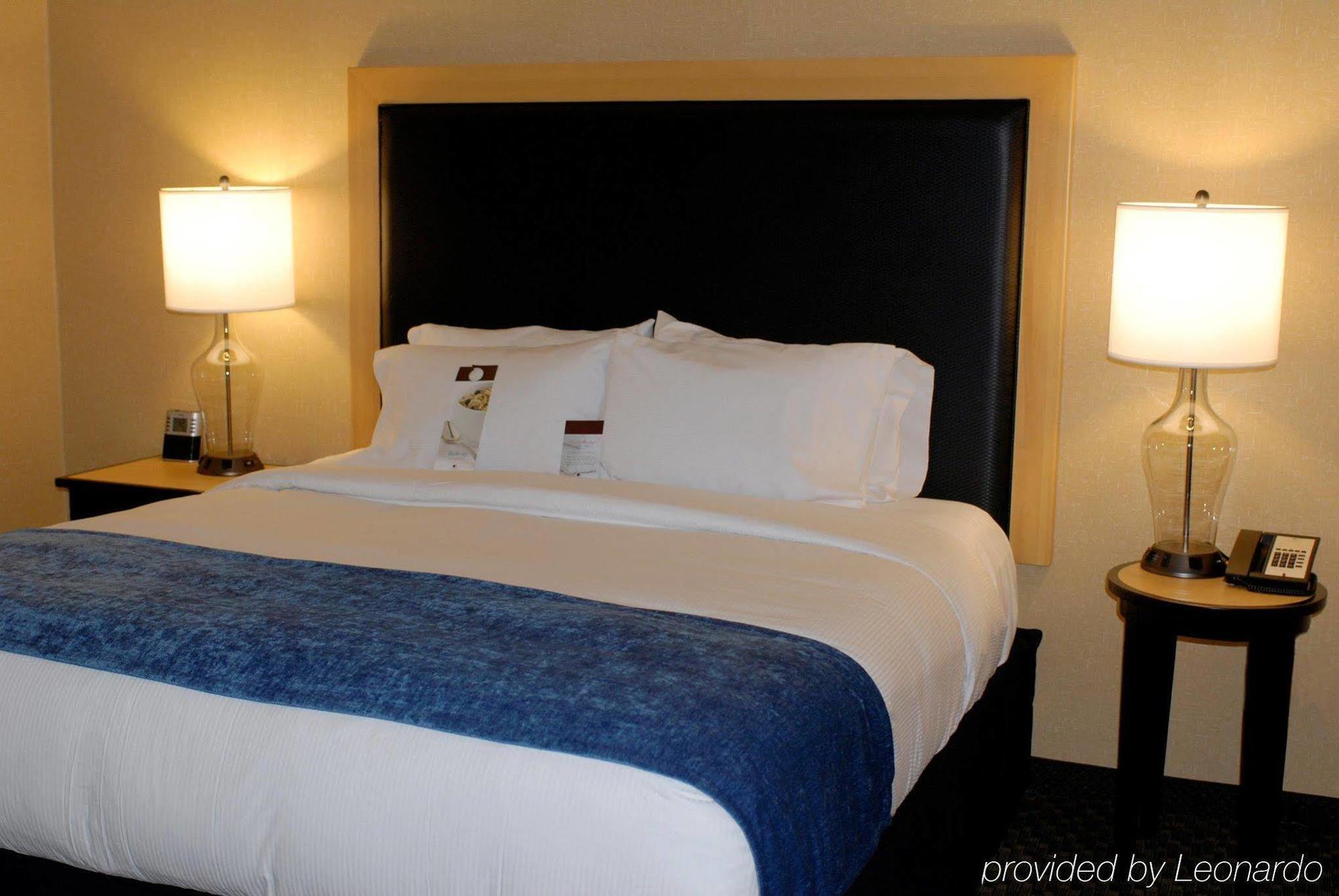 Doubletree By Hilton Airport