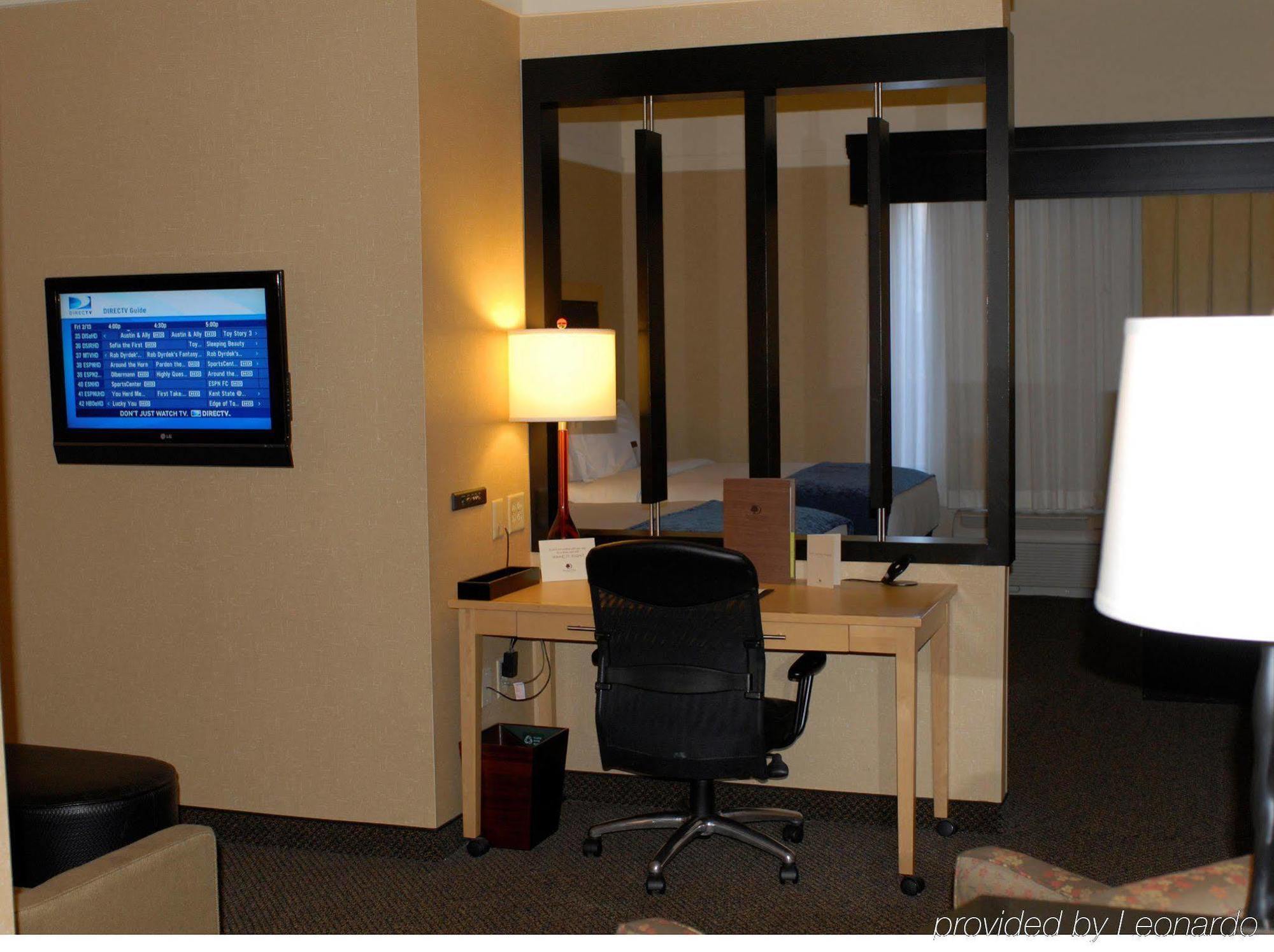 Doubletree By Hilton Airport