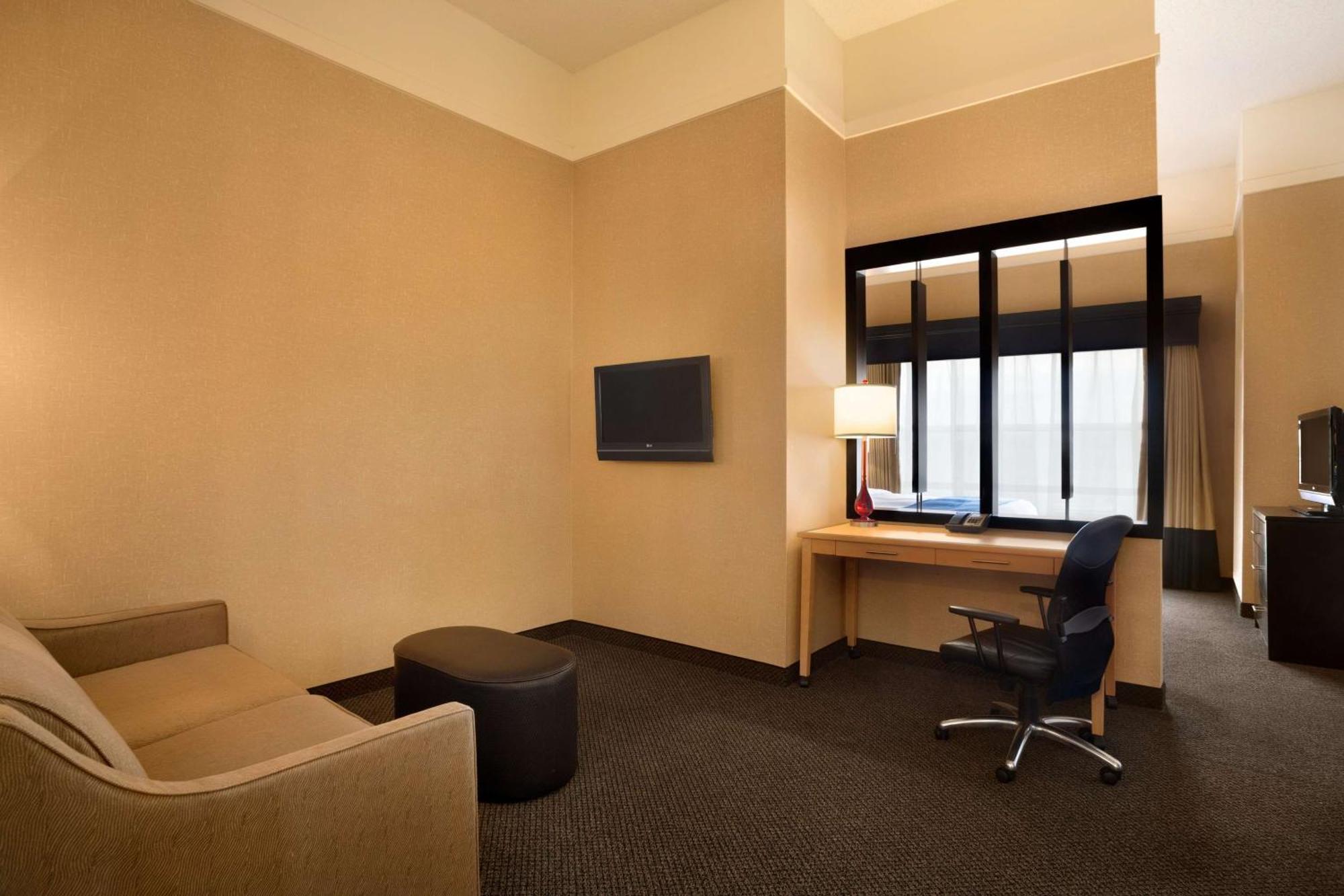 Doubletree By Hilton Airport 4*