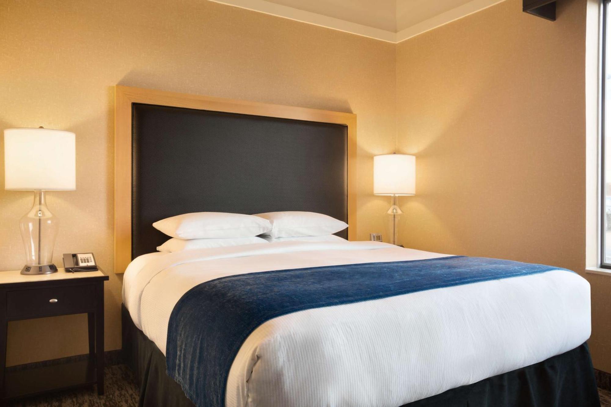 Doubletree By Hilton Airport Hotel