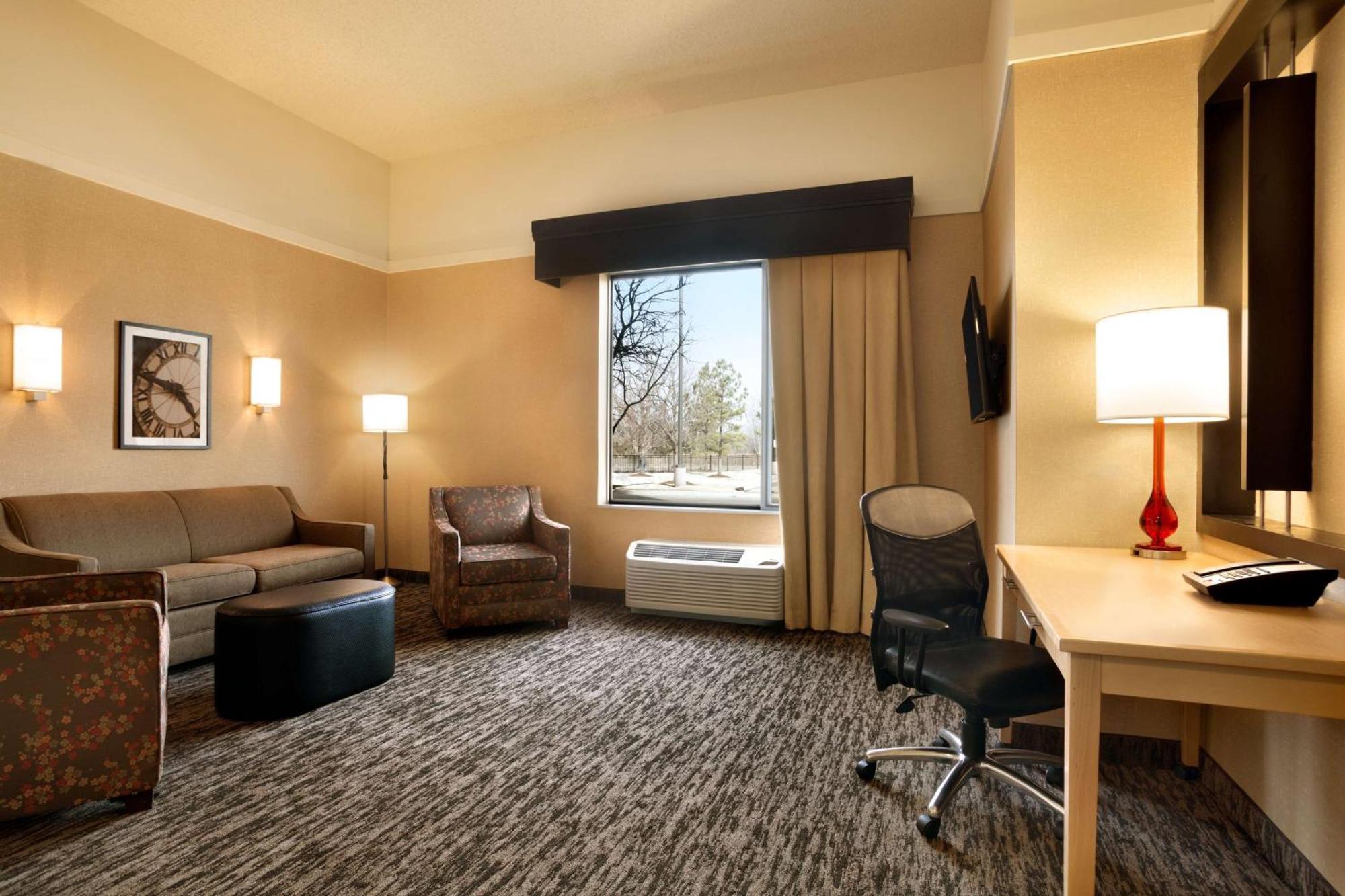 Hotel Doubletree By Hilton Airport 4*