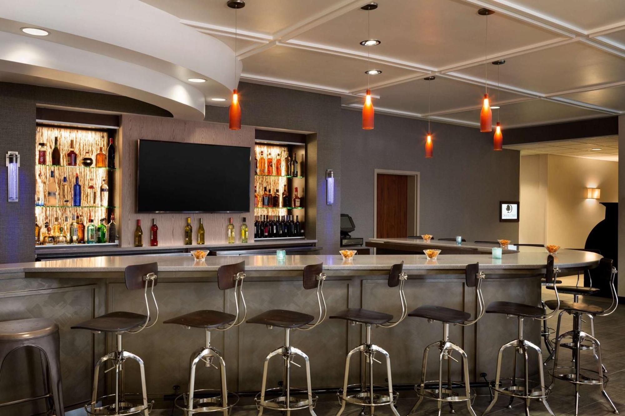Doubletree By Hilton Airport 4*