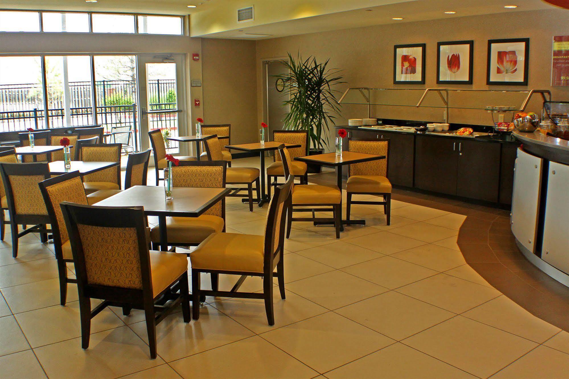 Doubletree By Hilton Airport 4*
